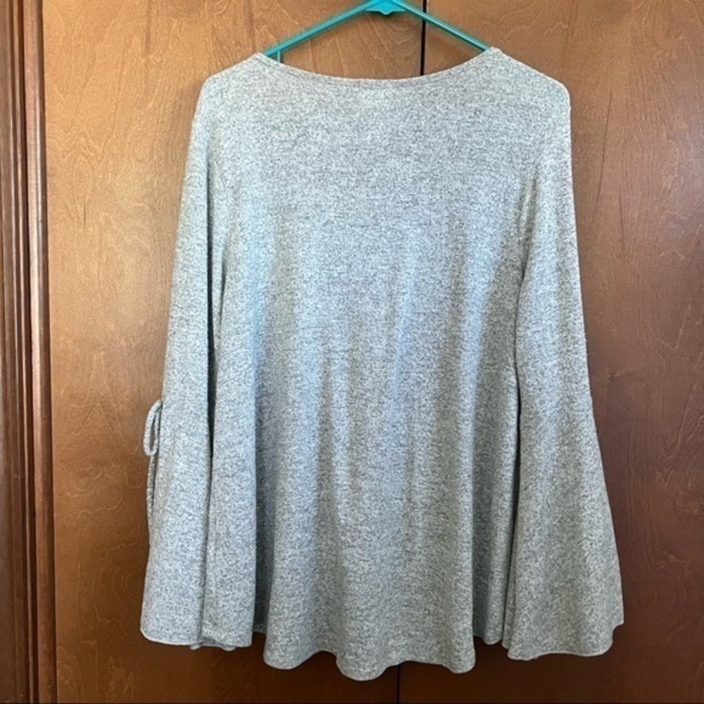 Caution to the Wind Large Nubby Knit Pullover.Large Gray Heather. Bell Sleeves❤️ - Picture 2 of 5